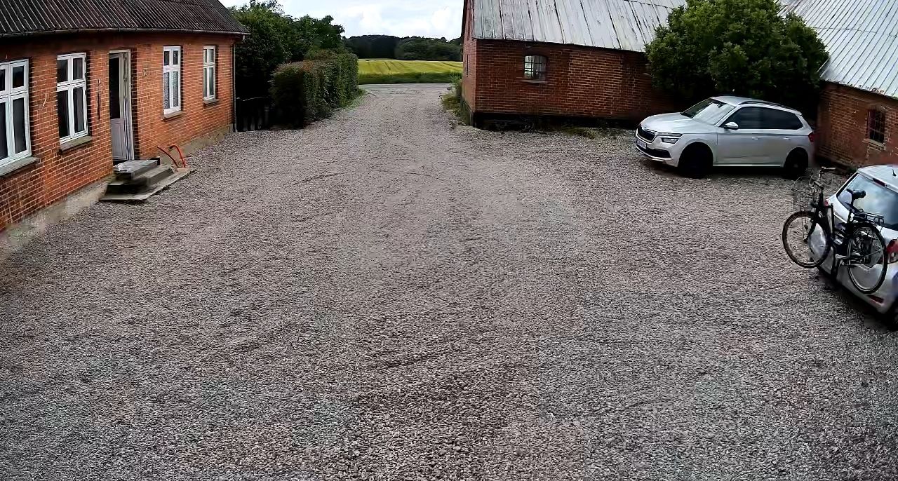 Renovating a gravel driveway with an Avant 528